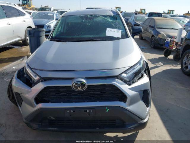 Toyota RAV4 Le Image 9