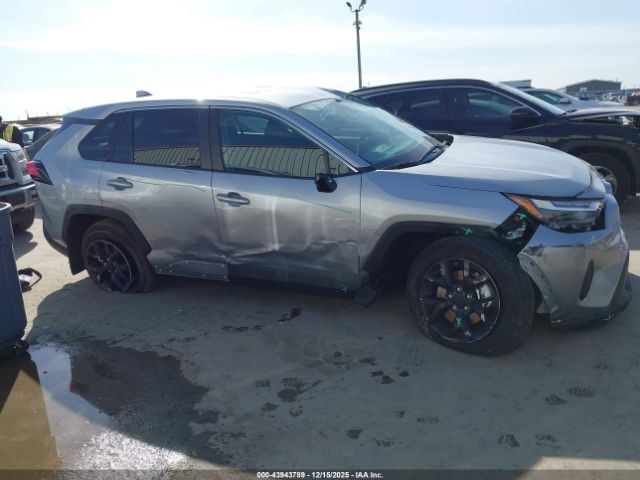 Toyota RAV4 Le Image 18