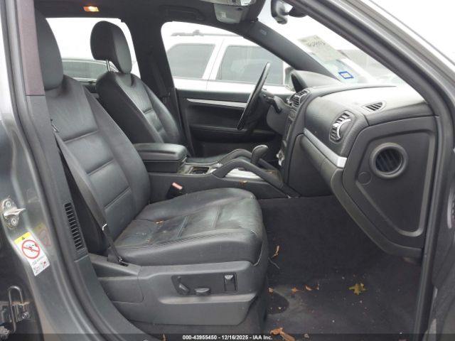 Porsche Cayenne S Image 11