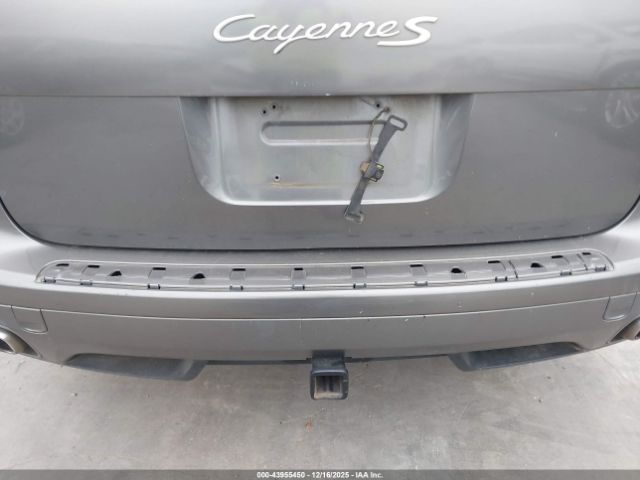 Porsche Cayenne S Image 8