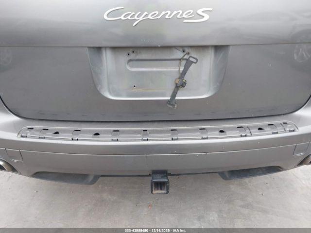 Porsche Cayenne S Image 8