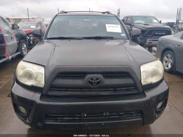 Toyota 4Runner Limited V6 Image 16