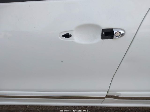 FIAT 500L Lounge Image 2