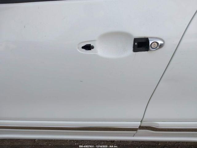 FIAT 500L Lounge Image 2