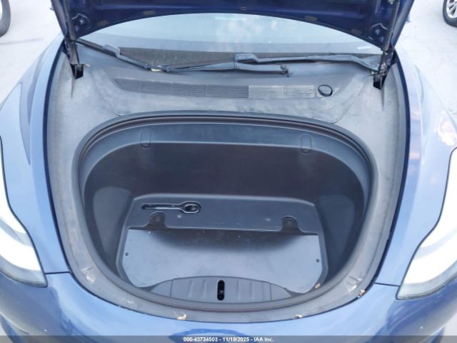 Tesla Model 3 Image 7