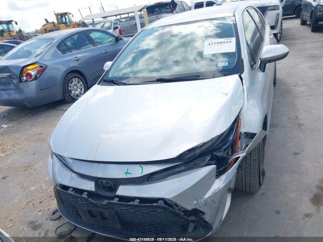 Toyota Corolla Le Image 12