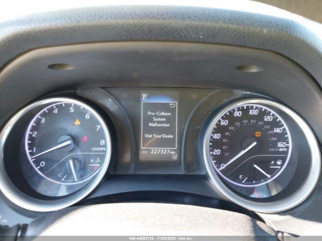 Toyota Camry L Image 9