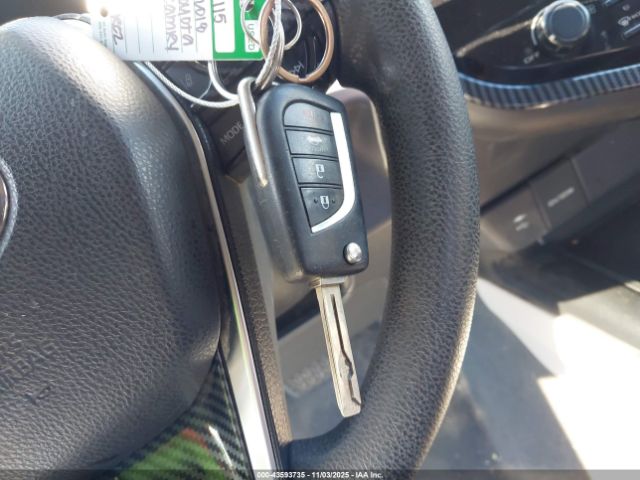 Toyota Camry L Image 10