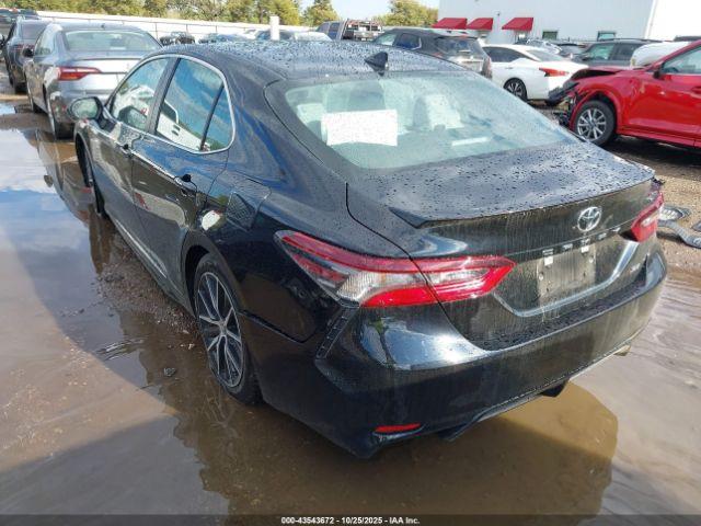 Toyota Camry Se Image 4