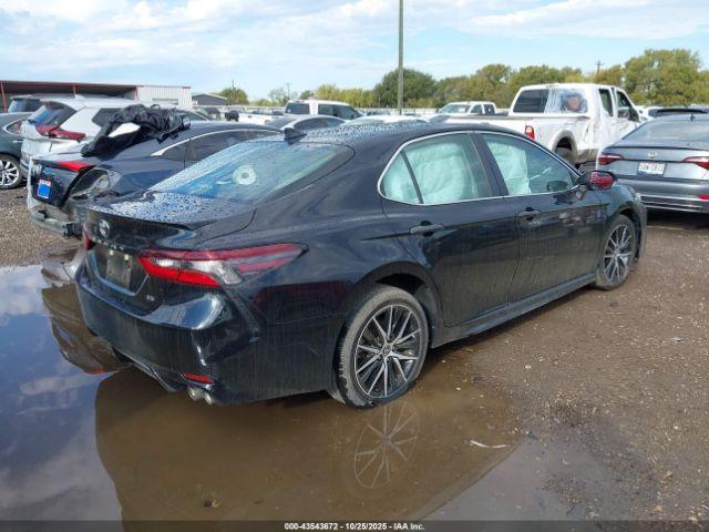 Toyota Camry Se Image 6