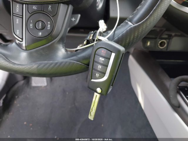 Toyota Camry Se Image 10