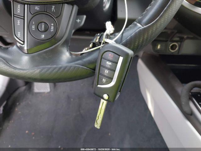 Toyota Camry Se Image 10