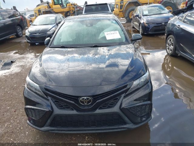 Toyota Camry Se Image 14