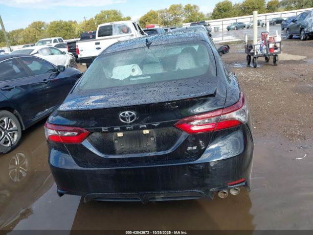 Toyota Camry Se Image 15