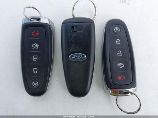 Ford Escape Titanium Image 13