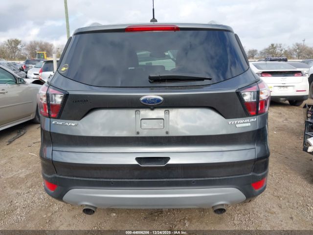 Ford Escape Titanium Image 17