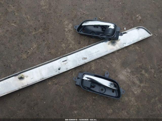 Nissan Pathfinder S Image 10