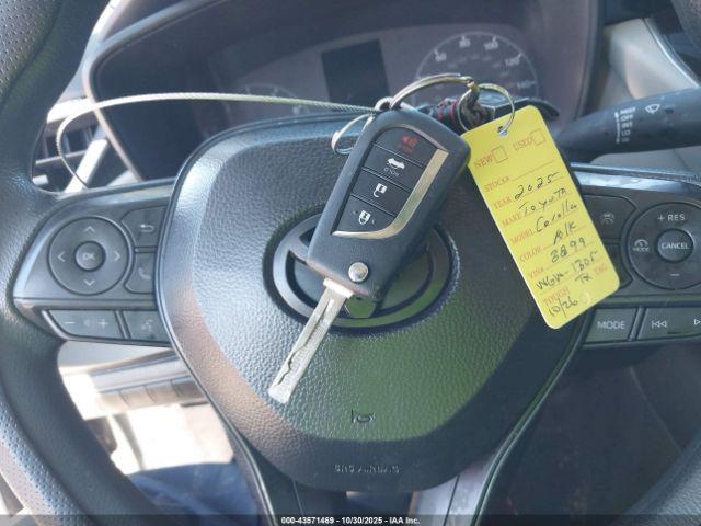 Toyota Corolla Le Image 6