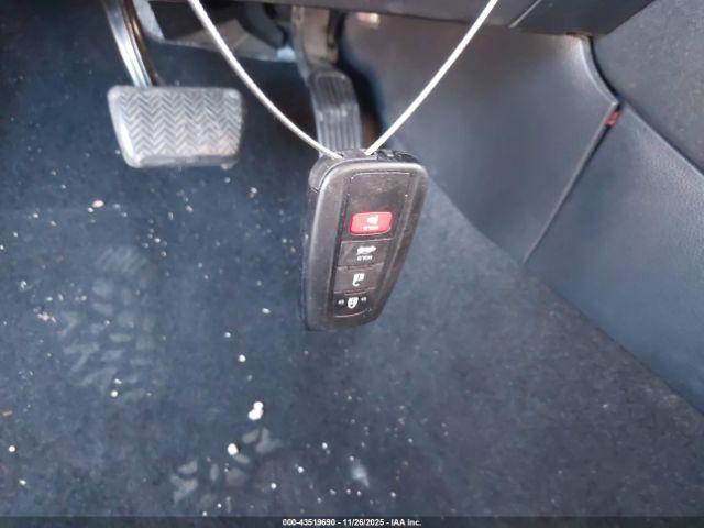 Toyota Corolla Hybrid Le Image 5