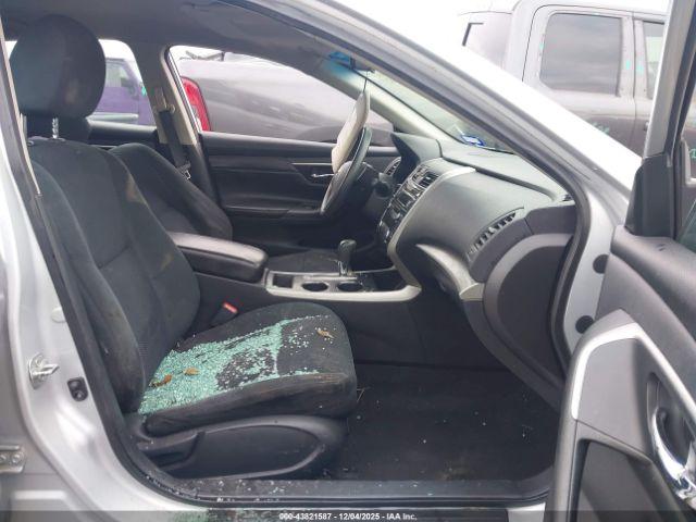 Nissan Altima Image 12