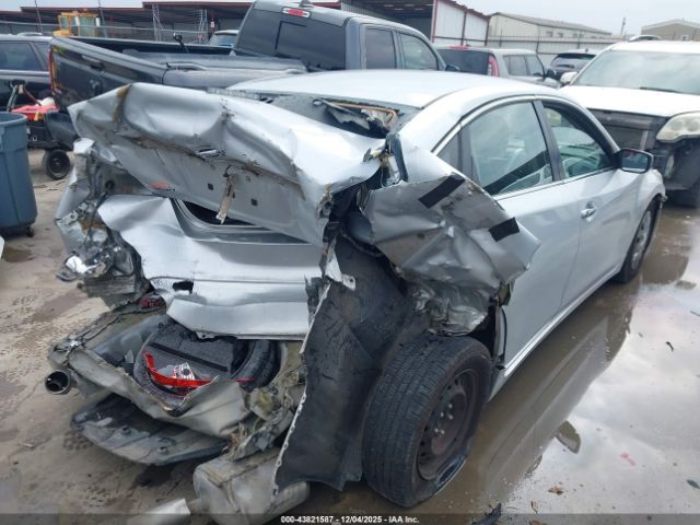 Nissan Altima Image 10