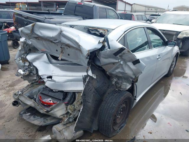 Nissan Altima Image 10