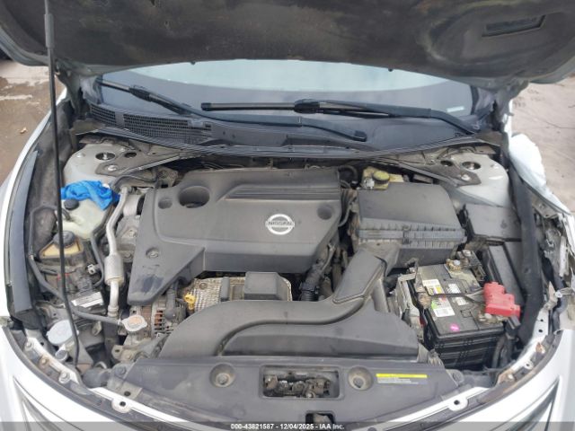 Nissan Altima Image 9