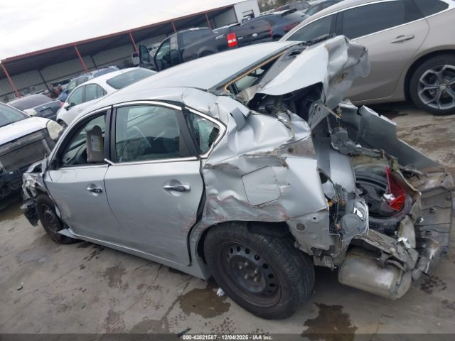 Nissan Altima Image 4