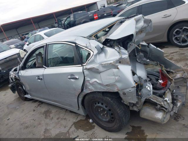 Nissan Altima Image 4