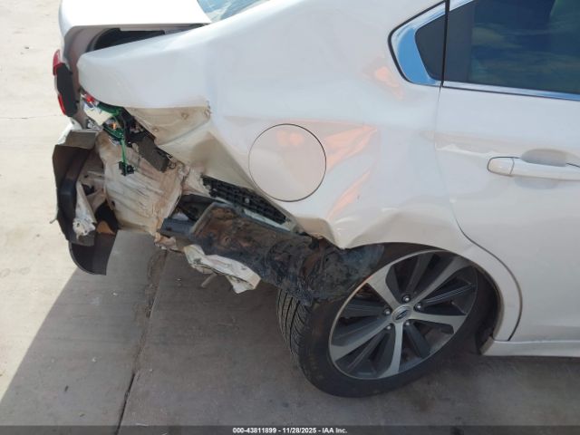 Subaru Legacy 2.5i Limited Image 12