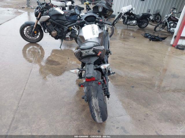 Kawasaki Ex650 N Image 4