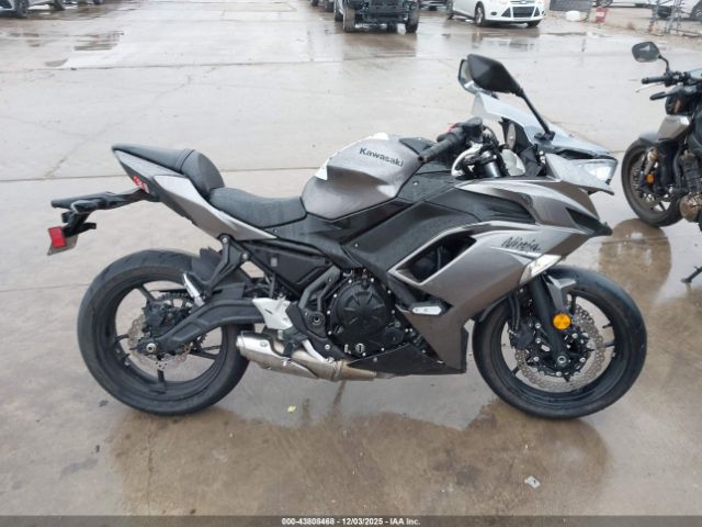 Kawasaki Ex650 N Image 10