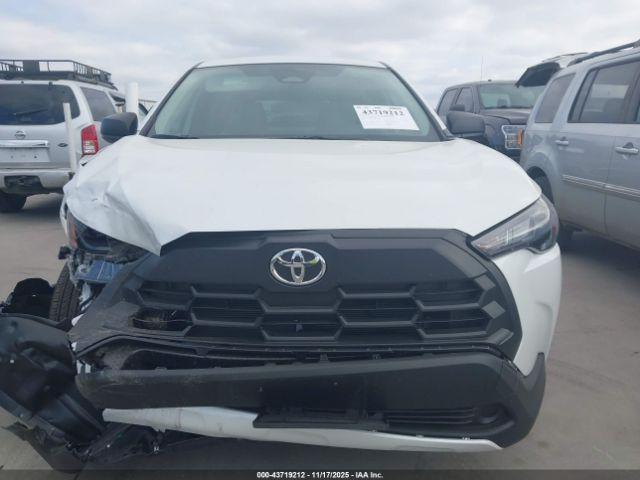 Toyota Corolla L Image 8