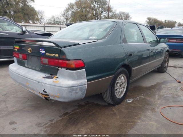 Toyota Camry Le Image 20