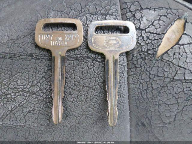 Toyota Camry Le Image 9