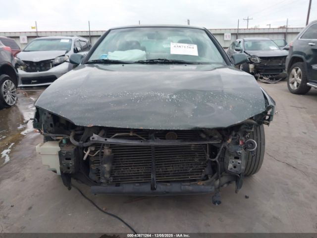 Toyota Camry Le Image 12