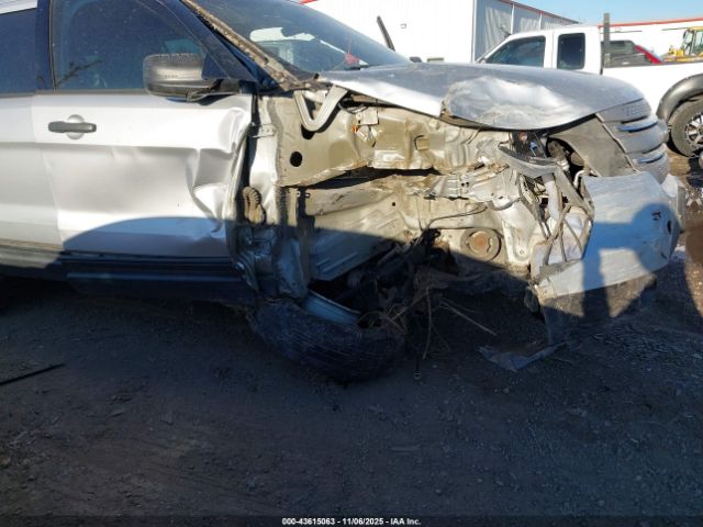 Ford Explorer Image 13