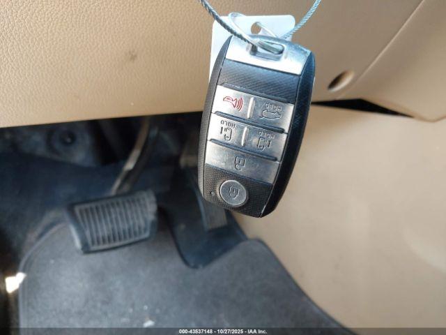 Kia Sedona Lx Image 9