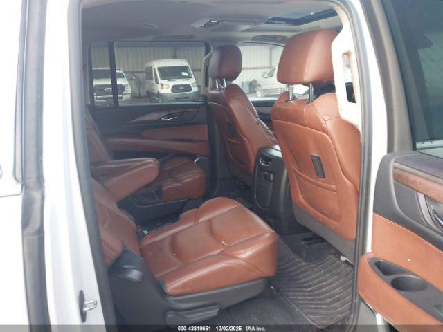 Cadillac Escalade Premium Collection Image 9