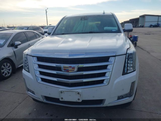 Cadillac Escalade Premium Collection Image 17