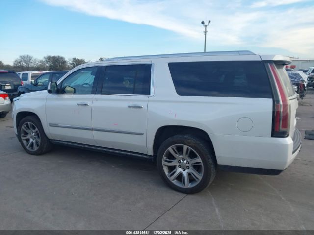 Cadillac Escalade Premium Collection Image 10