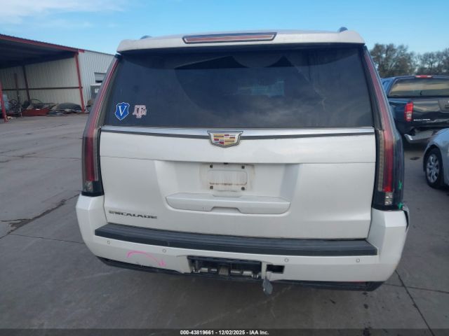 Cadillac Escalade Premium Collection Image 16