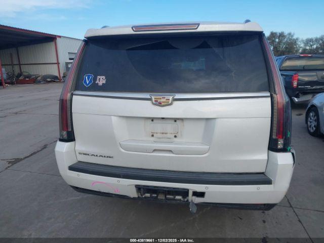 Cadillac Escalade Premium Collection Image 16