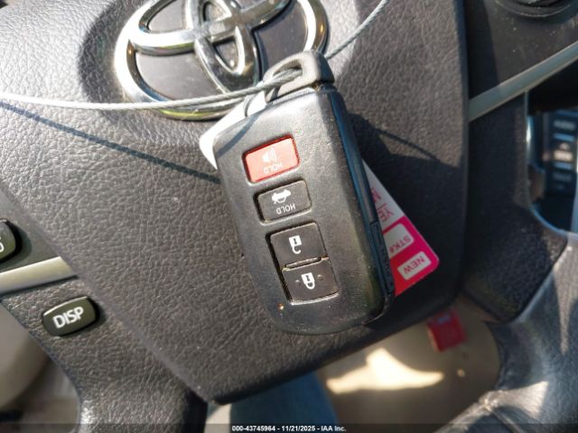 Toyota Camry Xle Image 12