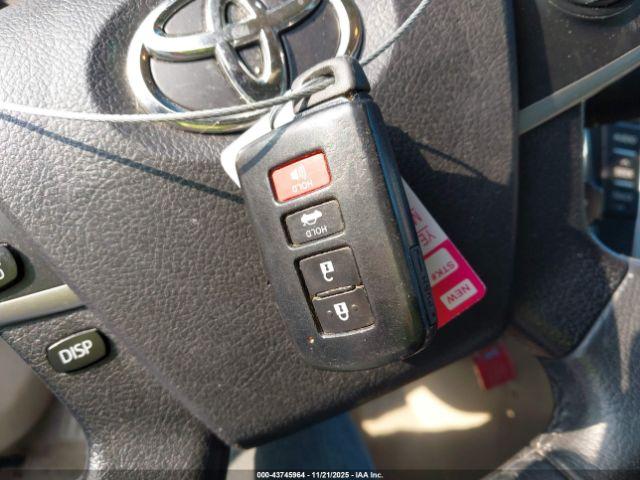 Toyota Camry Xle Image 12