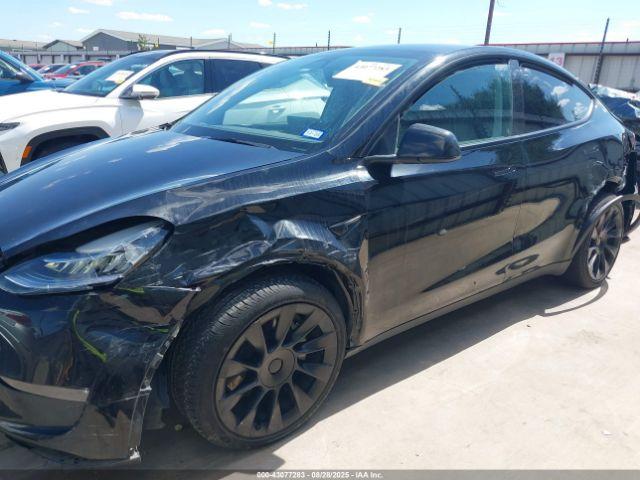 Tesla Model Y Long Range Dual Motor All-wheel Drive Image 9