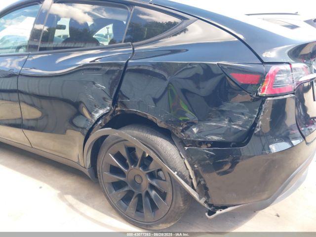 Tesla Model Y Long Range Dual Motor All-wheel Drive Image 12