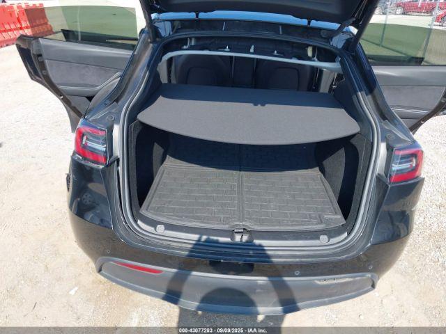 Tesla Model Y Long Range Dual Motor All-wheel Drive Image 16