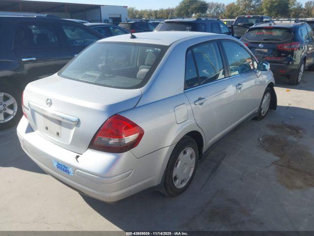 Nissan Versa 1.8s Image 13