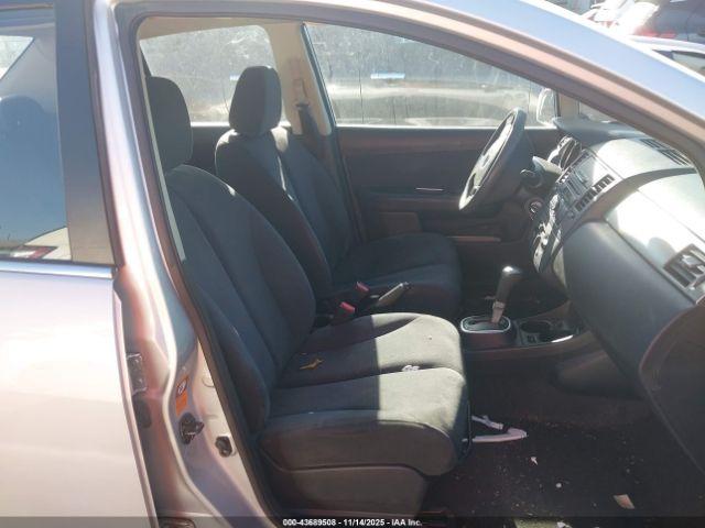 Nissan Versa 1.8s Image 10